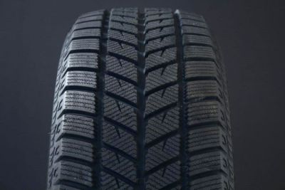 225/40R18 DYNAMO SNOW-H MWH01 FRIKTION